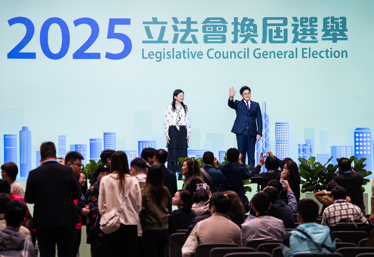 集众志克时艰，应民生促发展——香港特区第八届立法会选举侧记